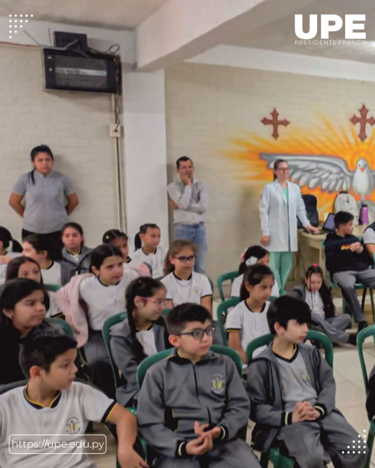 Charla Educativa en el Colegio Católico El Redentor 